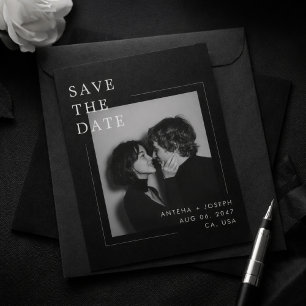 Minimalistische Editoriale Zwart Witte Foto Red de Save The Date