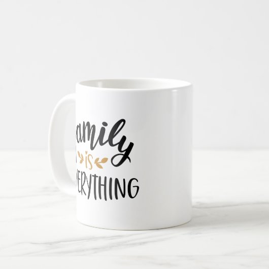 Minimalistische familiereünie met oprechte goudbla koffiemok (Voorkant links)