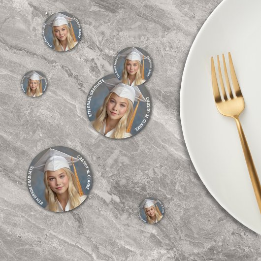 Minimalistische foto 8e klas Afstuderen Confetti