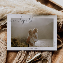 Minimalistische foto-elope-ment aankondiging