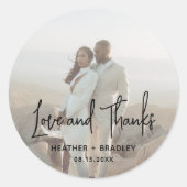 Minimalistische foto Moderne bruiloft Ronde Sticker (Voorkant)