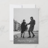 Minimalistische foto-overlay zwart-wit script  save the date (Achterkant)