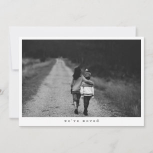 Minimalistische foto We zijn verhuisd naar nieuw t Aankondiging