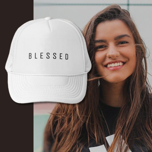 Minimalistische GEZEGENDE Tekst Wit Trucker Pet