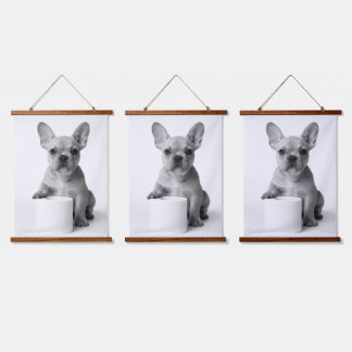 Minimalistische Grappige Franse Bulldog Waakt Over Hangend Wandkleed