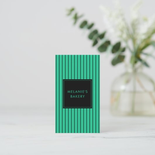 Minimalistische Groene Tosca Stripes QR Code Bakke Visitekaartje (Staand voorkant)