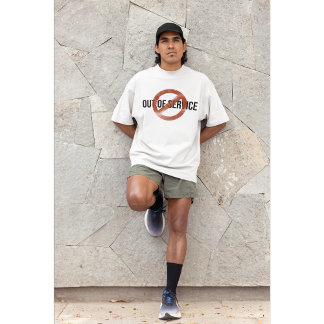Minimalistische Grunge 'Buiten Dienst' Grafische T T-shirt