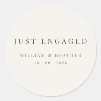 Minimalistische ‘Just Engaged’ Sticker | Warm Wit