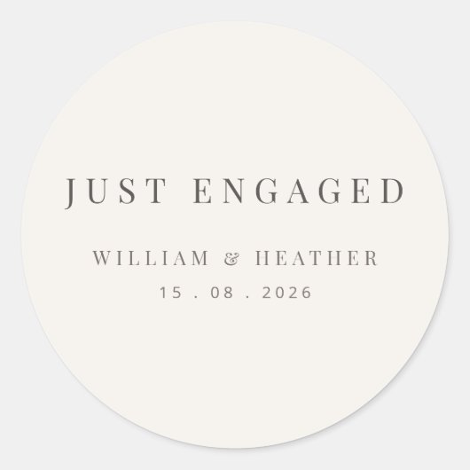 Minimalistische ‘Just Engaged’ Sticker | Warm Wit (Voorkant)