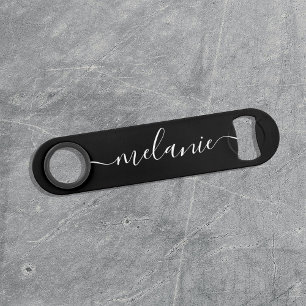 Minimalistische kalligrafie zwart-wit bruidsmeisje speed flessenopener