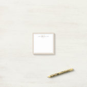 Minimalistische Mocha Bruine Script Twee Rand Mono Post-it® Notes (Op bureau)