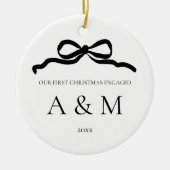 Minimalistische moderne boog eerste kerst verloofd keramisch ornament (Voorkant)