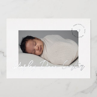 Minimalistische + Moderne Script Folie Geboorteaan Uitnodiging