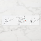 Minimalistische moderne script hart Bruids douche Waterfles Etiket (Enkel label)