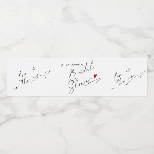 Minimalistische moderne script hart Bruids douche Waterfles Etiket (Enkel label)