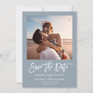 Minimalistische moderne script stoffige blauwe chi save the date