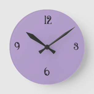 Minimalistische paarse ronde wandklok in lavendel klok