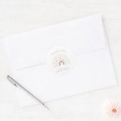 Minimalistische Pink Boho Regenboog Verjaardag Dan Ronde Sticker (Envelop)