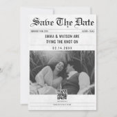 Minimalistische QR-code krant Fotobruiloft Save The Date (Voorkant)