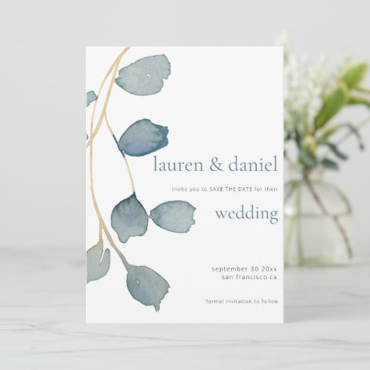 Minimalistische QR Dusty Blue bruiloft Save The Date (Staand voorkant)