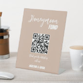 Minimalistische Retro Bruiloft Huwelijksreis Fonds Reclamebord Met Voetstuk (Insitu)