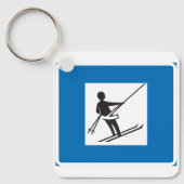 Minimalistische skilift symbool met blauwe rand sleutelhanger (Voorkant)