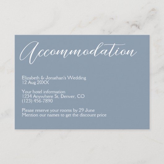 Minimalistische stoffige blauwe bruiloft accommoda informatiekaartje (Voorkant)