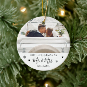 Minimalistische trouwfoto eerste kerst als meneer keramisch ornament