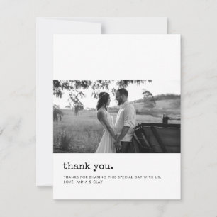 Minimalistische trouwfoto met typemachine dankjewe bedankkaart