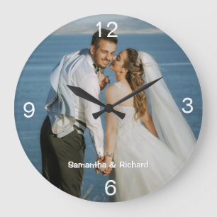 Minimalistische trouwklok met één foto en naam van grote klok