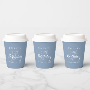 Minimalistische typografie verjaardagsfeest ontwer papieren bekers