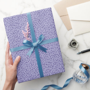 Minimalistische verstrooide paarse strepen cadeaupapier