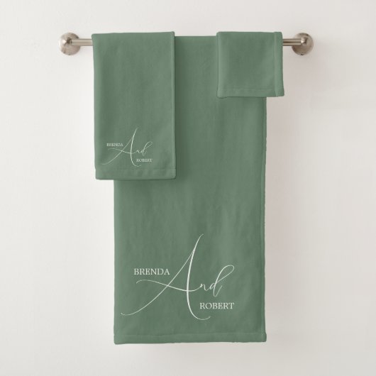 Minimalistische witte kalligrafie op Sage Green Bad Handdoek (Insitu)