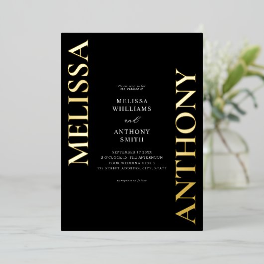 Minimalistische zwart en goud moderne bruiloft folie uitnodiging (Staand Voorkant)