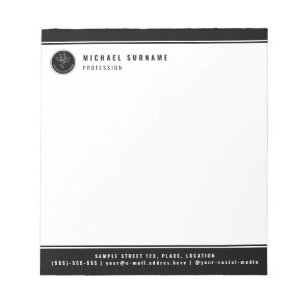 Minimalistische zwarte en witte aangepaste logo en notitieblok