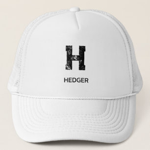 MINIMALISTISCHE ZWARTE ENKELVOUDIGE LETTER MONOGRA TRUCKER PET