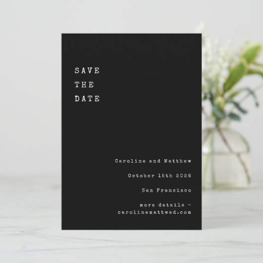 Minimalistische Zwarte Retro Schrijfmachine Letter Save The Date (Staand voorkant)