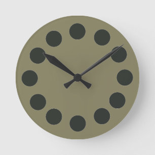 Minimalistische zwarte Stippen op aangepaste kleur Ronde Klok
