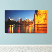 Minneapolis Stone Arch Bridge 's nachts Canvas Afdruk (Insitu (Houten vloer))
