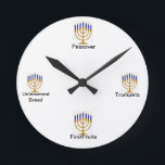 Minorah Fête Jours Horloge murale<br><div class="desc">Righside l'a encore fait avec celui-ci d'une belle Menorah Fête des Jours Mur horloge! Continuez la conversation tout en gardant le temps avec la famille et les amis en admirant votre belle Menorah Fêtes de Fêtes Mur Horloge, fait à droite!</div>