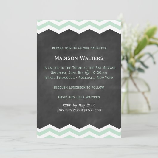 Mint Chevrons op Chalkboard Bat Mitzvah Uitnodigin Kaart (Staand voorkant)