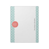Mint en Coral Quatrefoil met aangepast Monogram Notitieblok (Gedraaid)