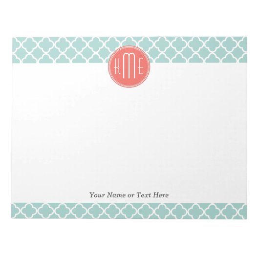 Mint en Coral Quatrefoil met aangepast Monogram Notitieblok (Voorkant)