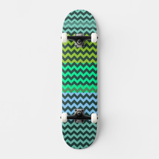 Mint en groen Chevron Zigzag Stripe Pattern Skateboard (Voorkant)
