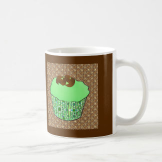 Mint-Frosted Chocolate Cupcake, Fractal Background Koffiemok