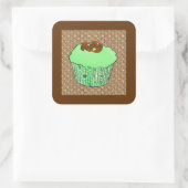 Mint-Frosted Chocolate Cupcake, Fractal Background Vierkante Sticker (Tas)