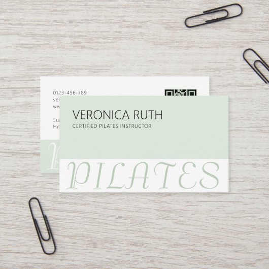 Mint Green Elegant Minimalistische Pilates QR-code Visitekaartje (Voorkant / Achterkant in situ)