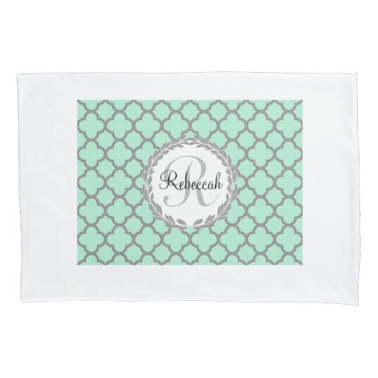 Mint Green Grey Quatrefoil Name Monogramed Laurel Kussensloop (Voorkant)