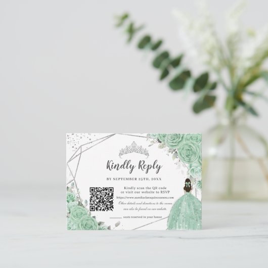 Mint Groen Bloemen Zilver Quinceañera QR Code RSVP Informatiekaartje (Staand voorkant)