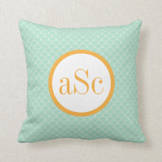 Mint Scallop en Gold Monogram Pillow Kussen